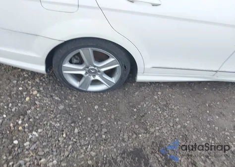 2010 Mercedes-Benz C 300 Luxury 4Matic/Sport 4Matic из США, поврежденный, VIN WDDGF8BB2AF503737